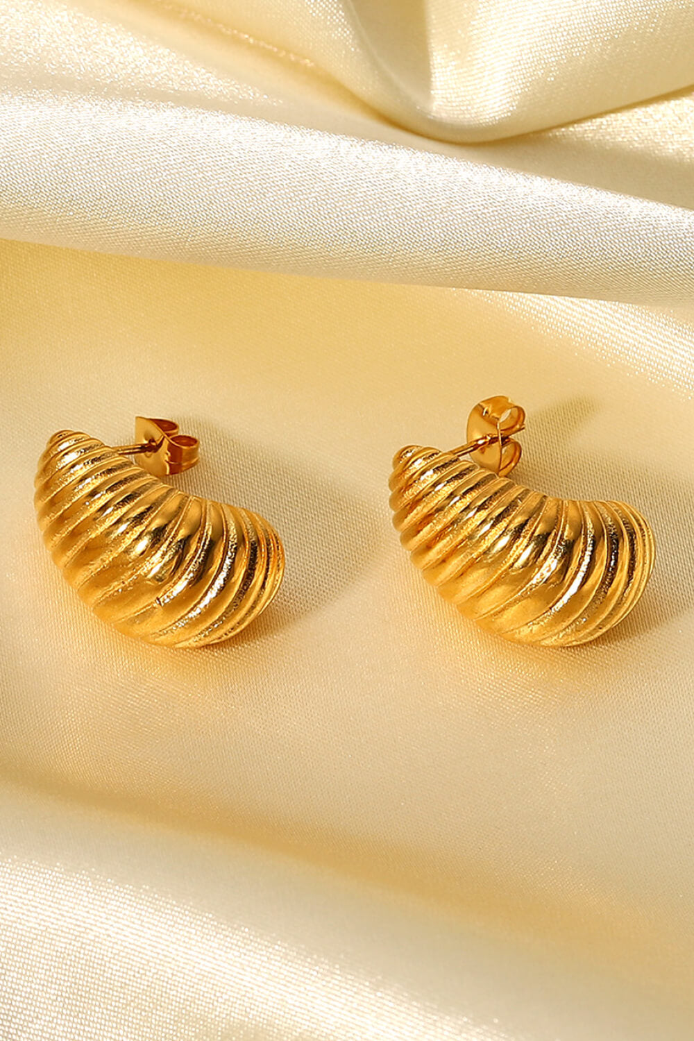 Shell Shore Spiral Stud