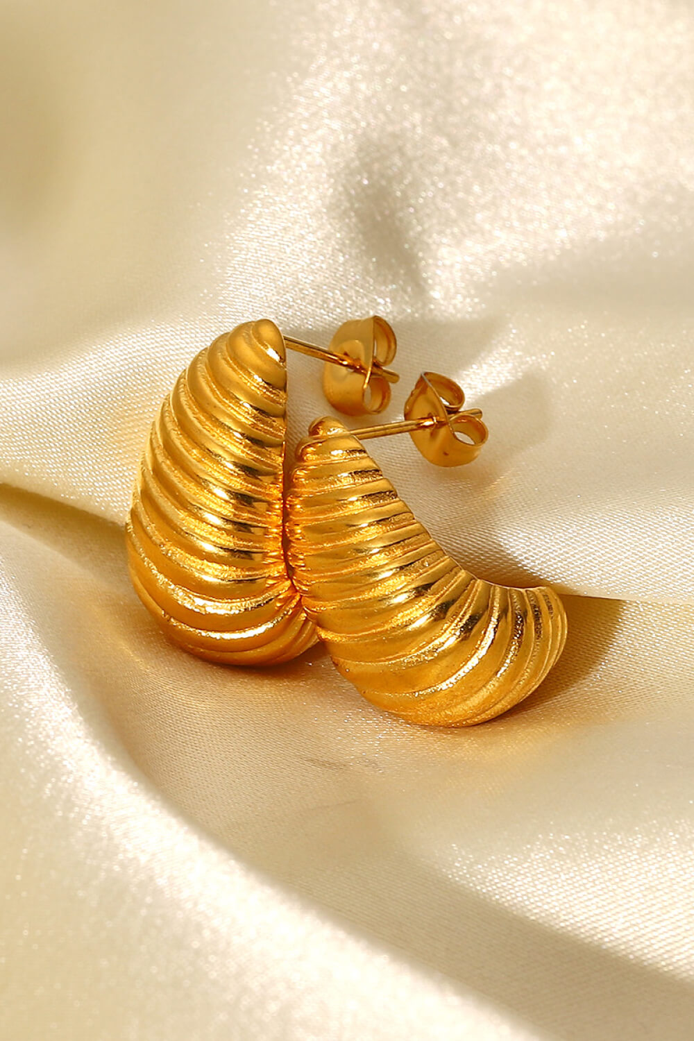 Shell Shore Spiral Stud